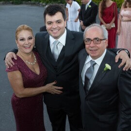 Foto de Gustavo Couto com os pais, Lairson e Helena